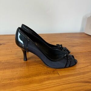 Stuart Weitzman Black Patent Leather Peep Toe Bow Heels Size 8.5
